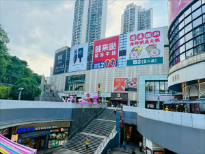 商場外墻廣告巨幅是什么材質？